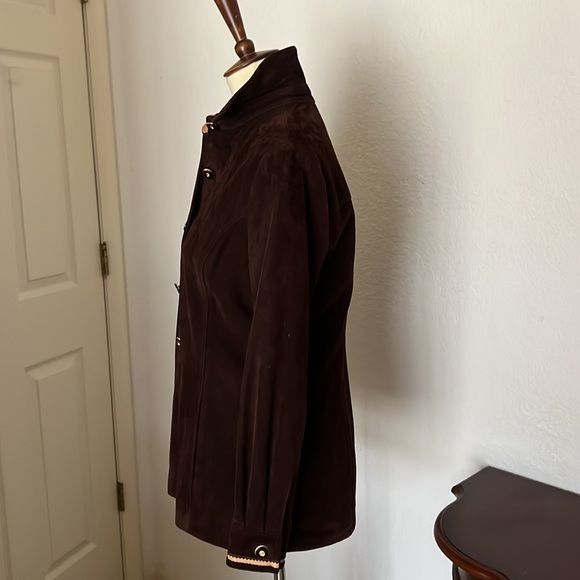 St. John Suede Shirt Jacket. - Picture 3 of 13